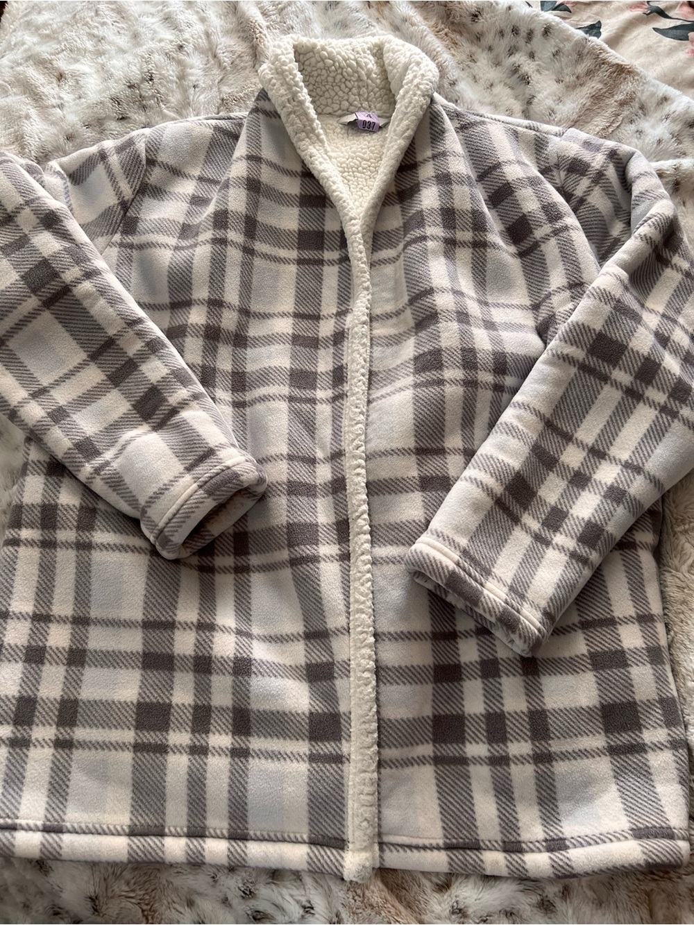 Cozy Plaid Sherpa-Lined Fleece Jacket in Cream & Gray